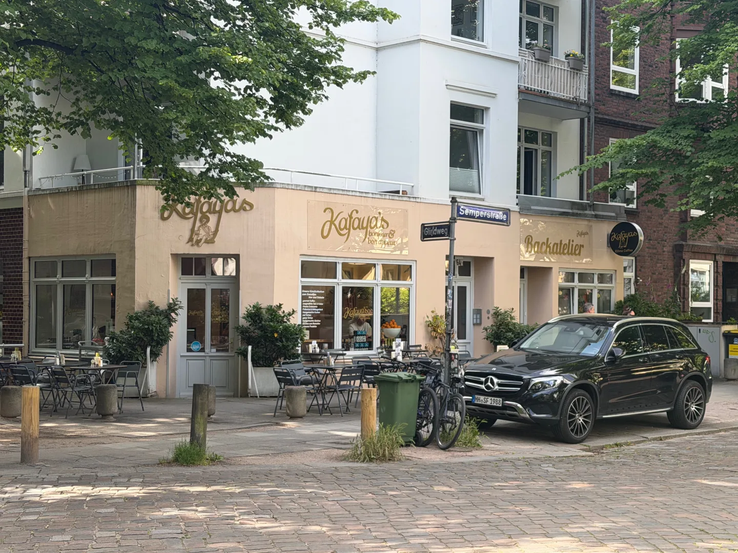 Kafaya’s Café mit Außenterrasse an der Ecke Semperstraße und Glindweg